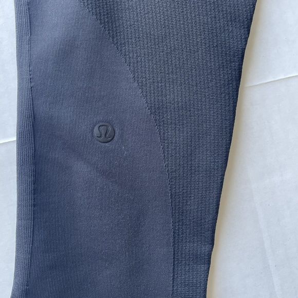 LULULEMON IN THE FLOW Sz 12 Black Crop Seamless Ribbed Textured Yoga Leggings - Picture 8 of 10